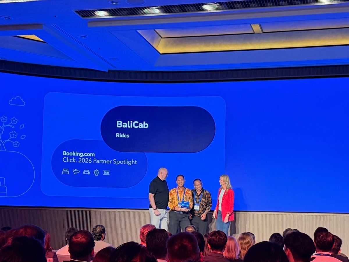 BaliCab team receiving the Booking.com Best Ground Transportation Partner Asia Pacific award on stage